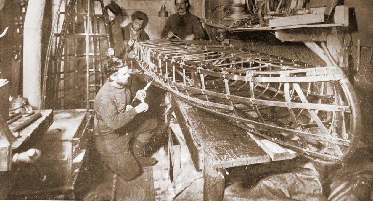 En lätt sektionsbåt byggdes, pub. London 1907 (s/v foto) av Anthony Fiala