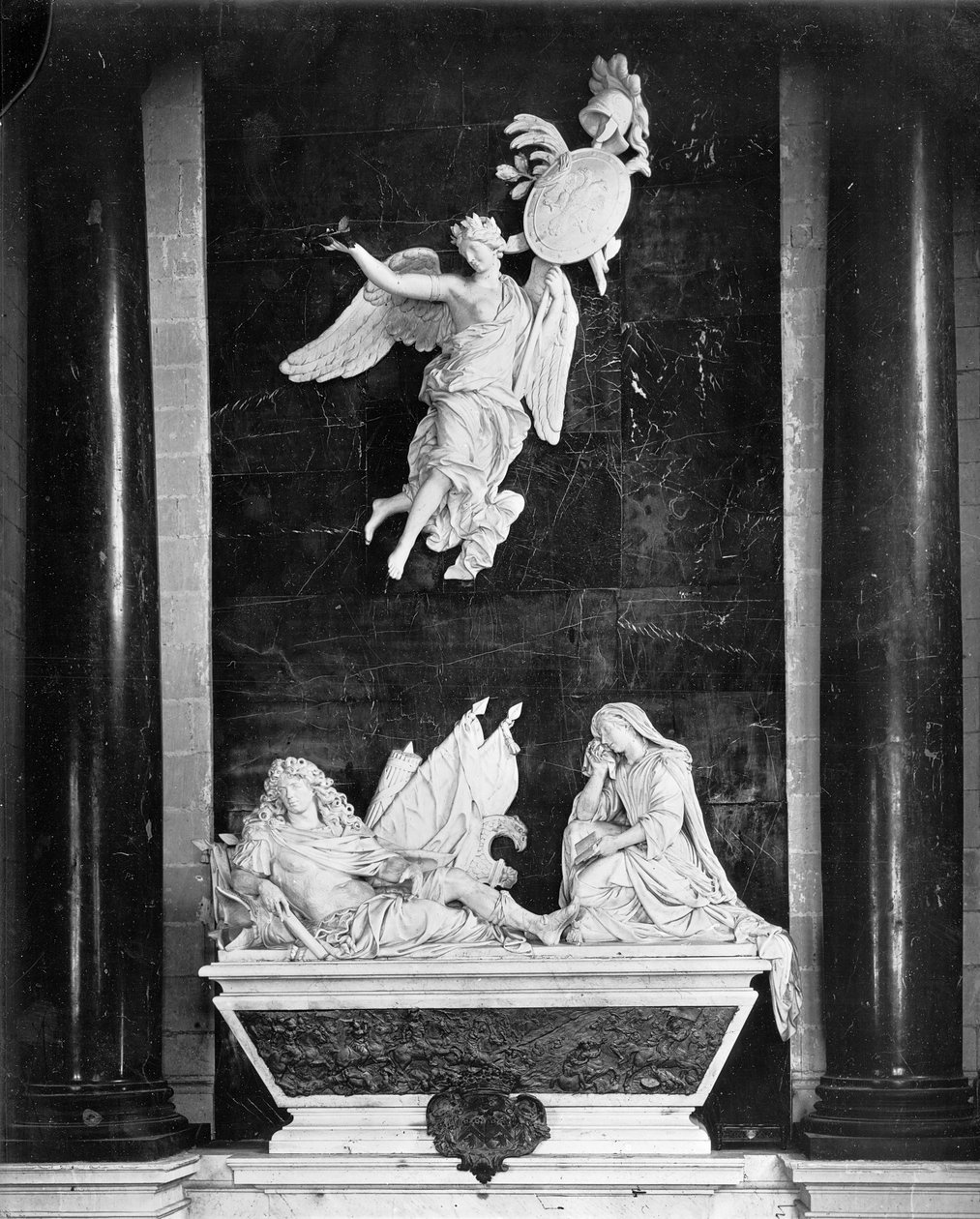 Nicolas Bautrus mausoleum (d.1661) Marquis de Vaubrun, 1680-81 (förgyllt bly och marmor) av Antoine Coysevox