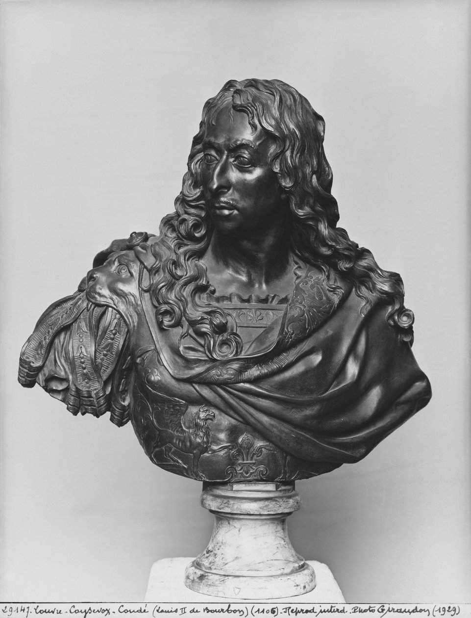Byst av Ludvig II Prins av Bourbon, känd som Le Grand Conde (brons) av Antoine Coysevox