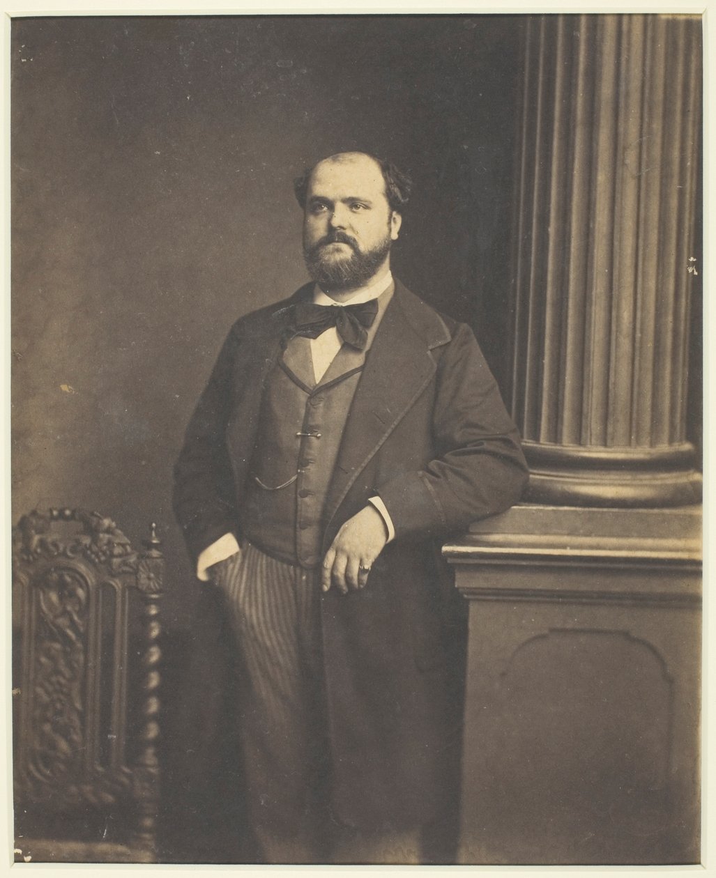 Untitled (Man Standing, en Face) av Antoine Samuel Adam Salomon