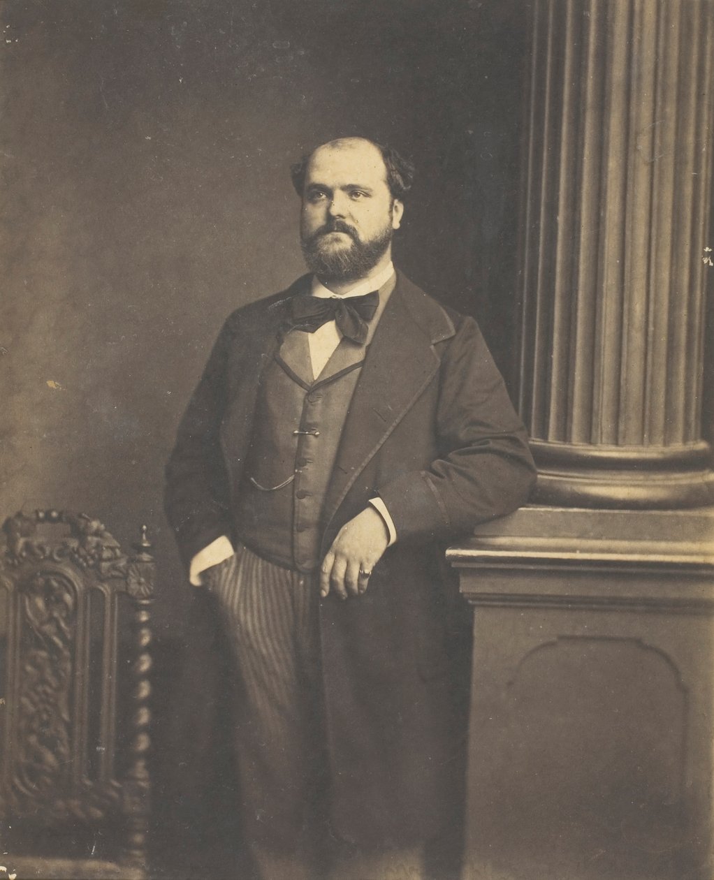 Untitled Man Standing, en Face, 18551869. av Antoine Samuel Adam Salomon