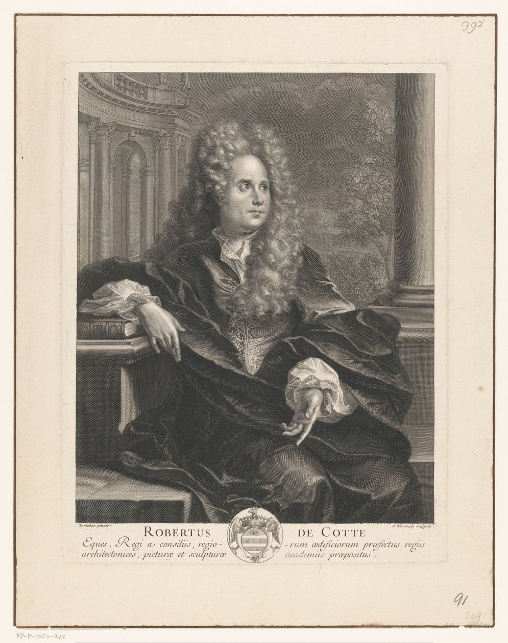 Porträtt av Robert de Cotte lutad mot en bok i klassisk arkitektur Robertus De Cotte (titel på objekt) av Antoine Trouvain