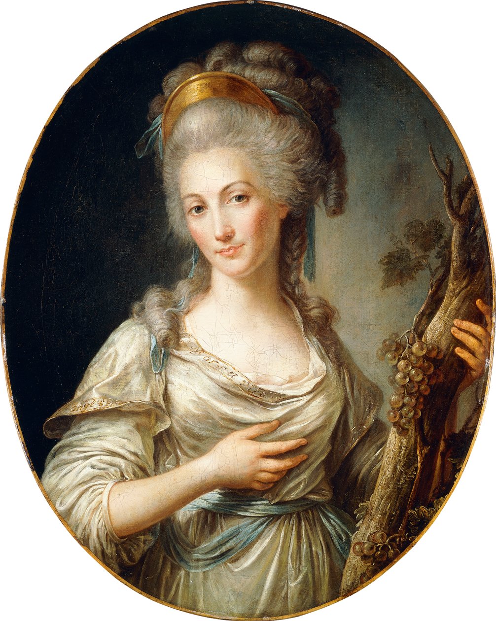 Porträtt av en dam som sägs vara prinsessan de Lamballe, stående tre fjärdedels längd, iklädd en vit klänning med ett blått skärp, av Antoine Vestier