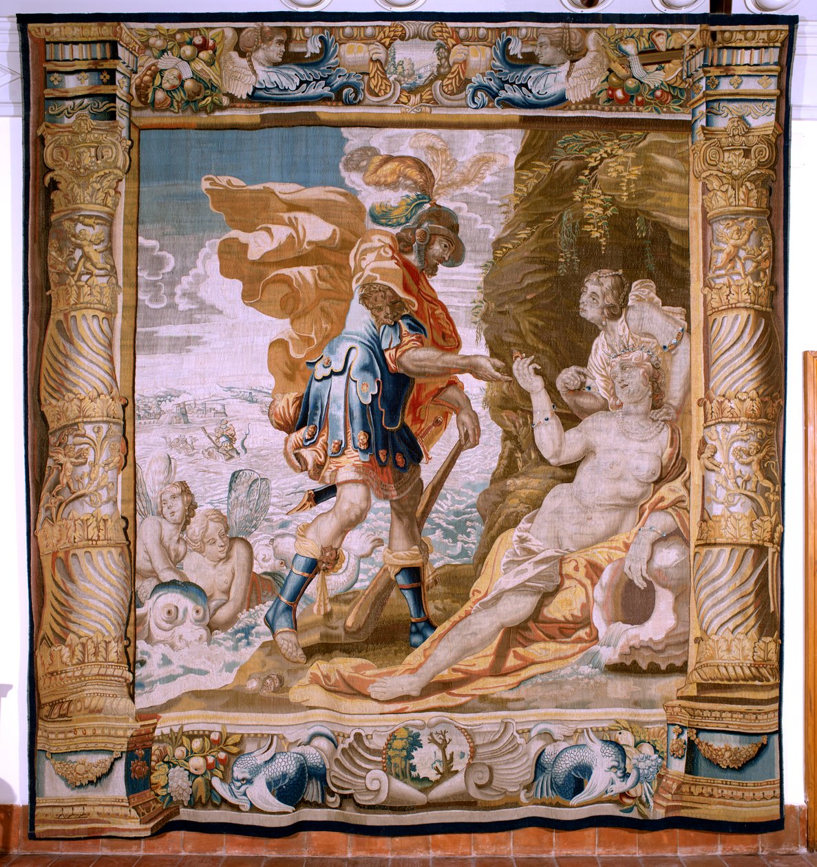 flamländsk gobeläng. Serien Story of Theseus. Theseus tar emot Minos ring från Amphitrite (Teseo recibe de Anfítrite la sortija de Minos). Femte gobeläng i serien. Modell Anthonis Sallaert. Tillverkning Jan Raes den yngre, Bryssel. Ca 1630. Tyg Silke av Antoine or Anthonis Sallaert