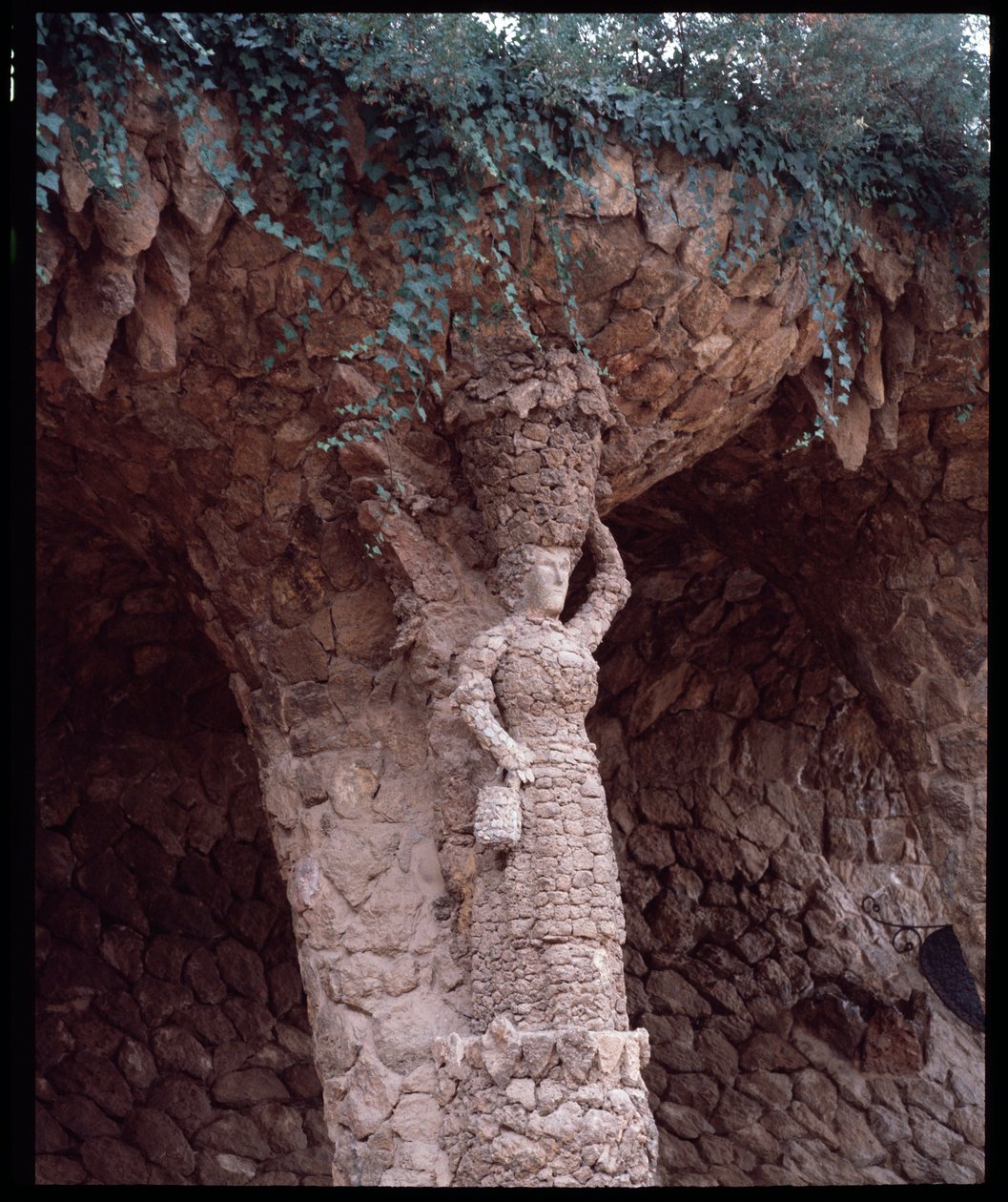 Art Nouveau: Statydetalj av Park Guell Architecture av Antoni Gaudi i Cornet (1852-1926) av Antoni Gaudi