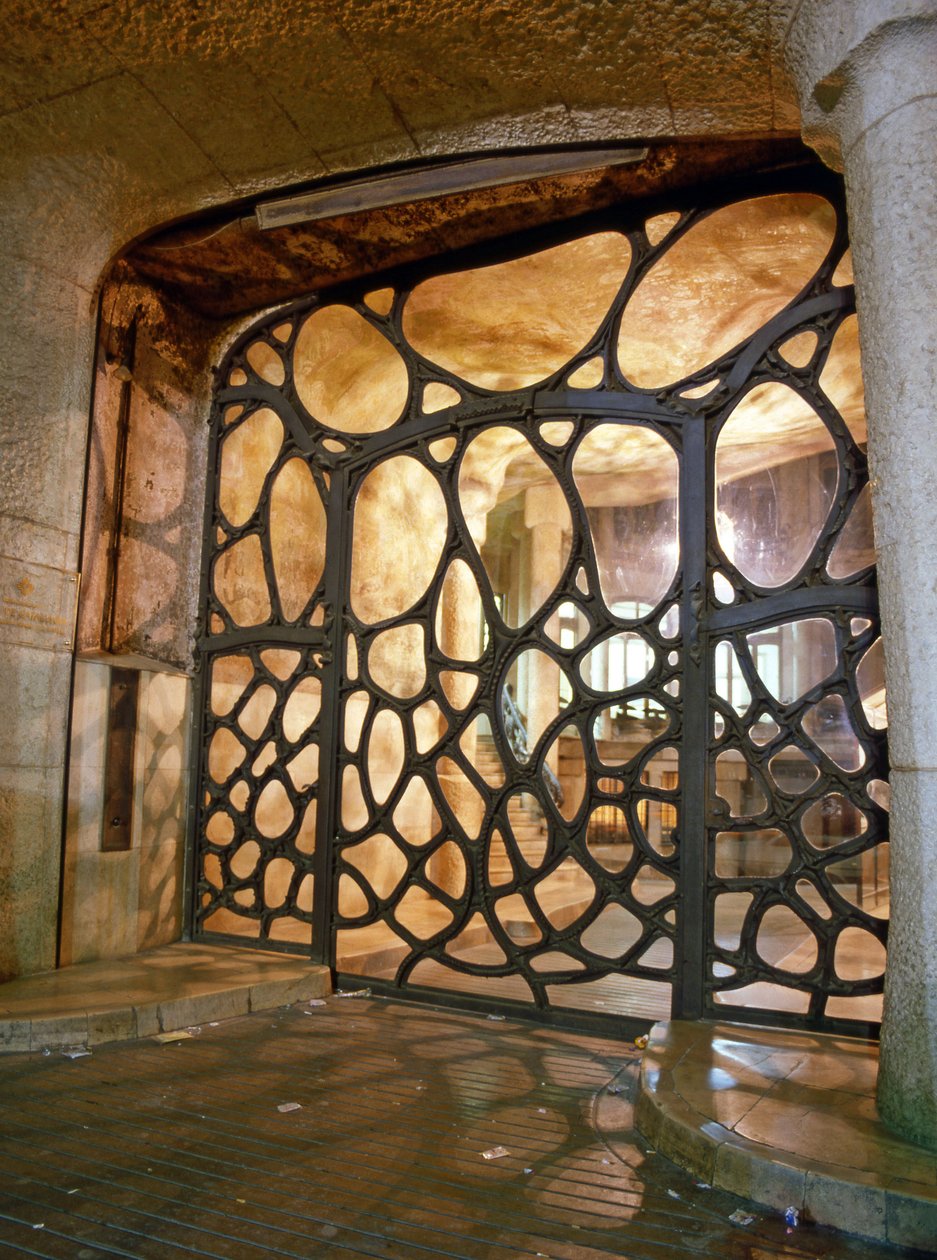 La Casa Mila, La Pedrera, Passeig de Gracia i Barcelona (Spanien). Arkitekt Antoni Gaudi i Cornet (1852-1926) av Antoni Gaudi
