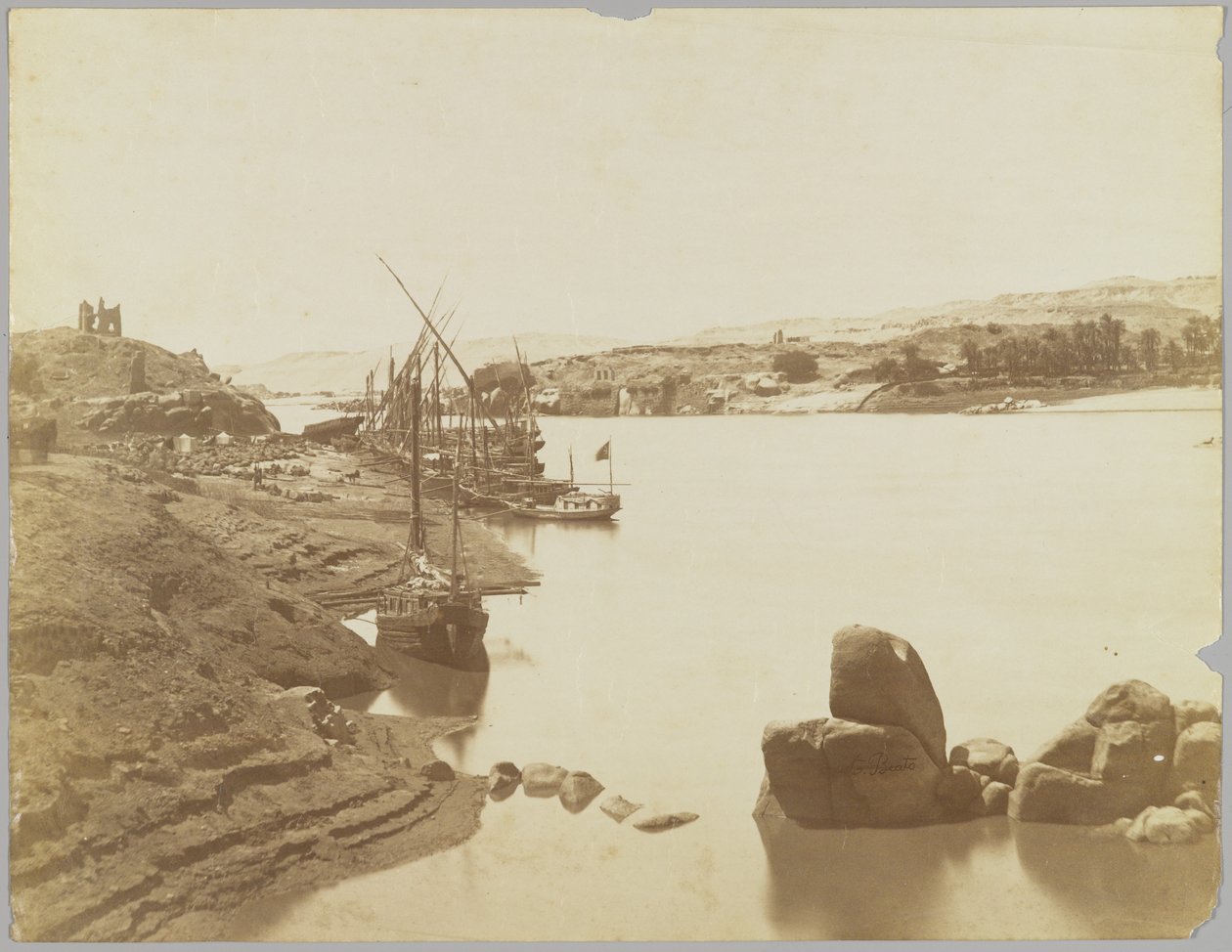 Aswan, utsikt över Nilen från östra stranden av Antonio Beato