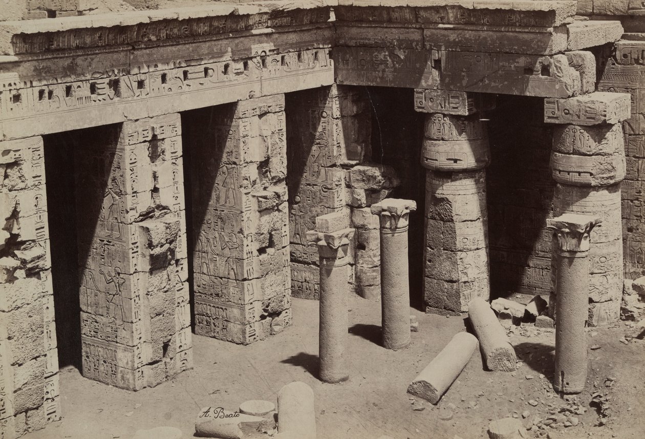 Medinet Habu: Koptisk kyrka i centrum av Ramses III-templet av Antonio Beato