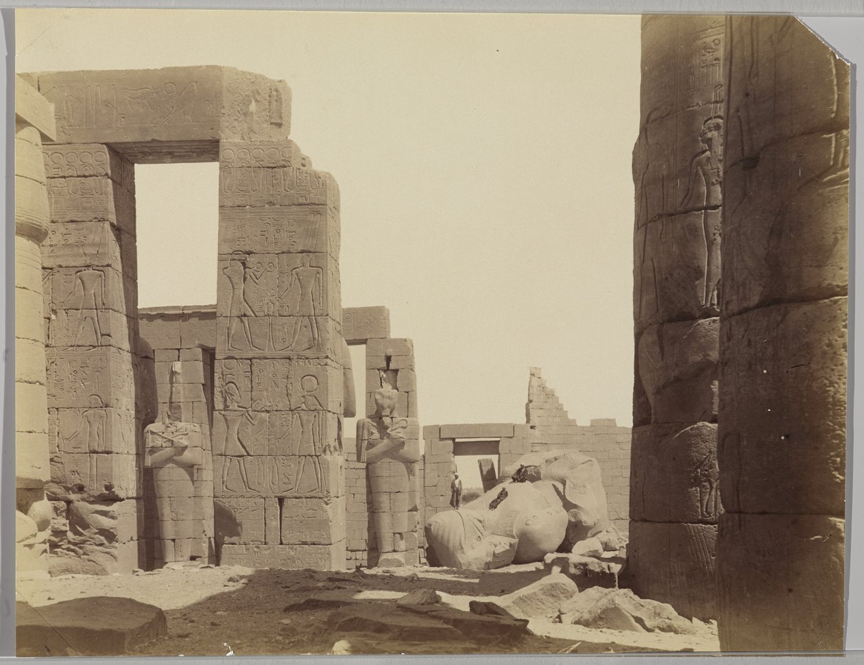 Ramesseum med statyn (foto av gelatinsilver) av Antonio Beato