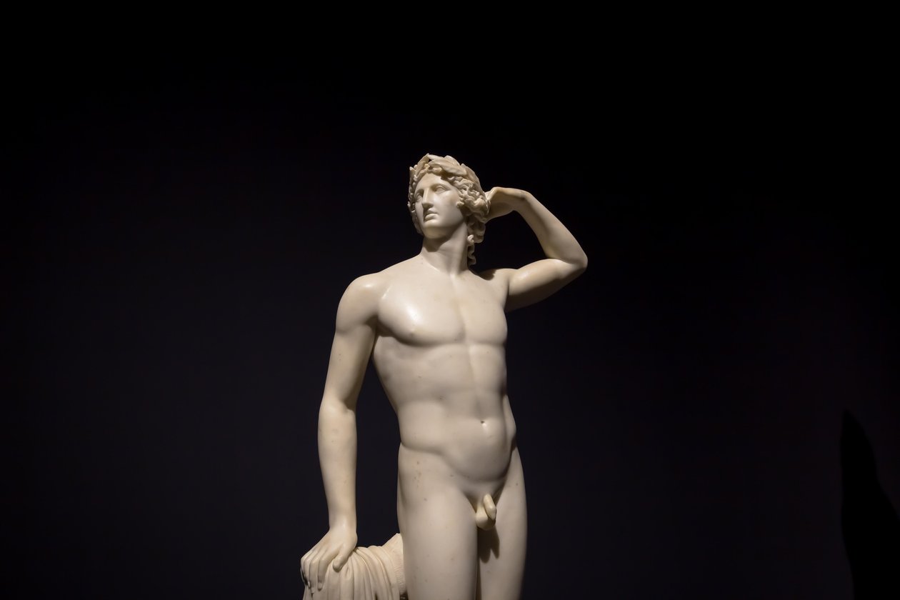 MILAN, ITALIEN - juni 2020: den antika skulpturen Apollo Crowing Himself - 1782 - Ant..., 2019 (foto) av Antonio Canova