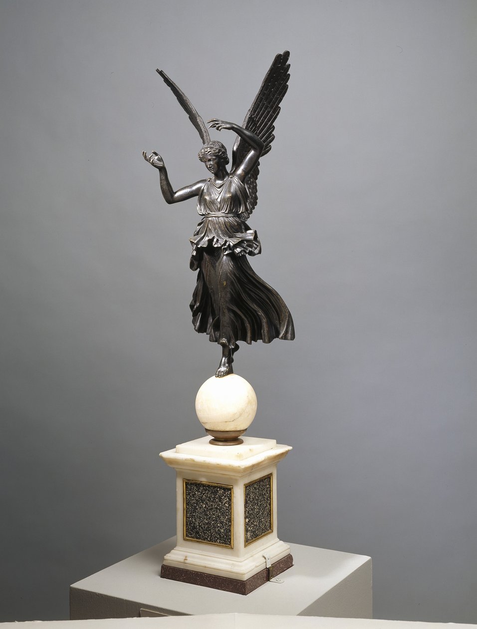 Victory, ca 1813 (brons och alabaster) av Antonio Canova