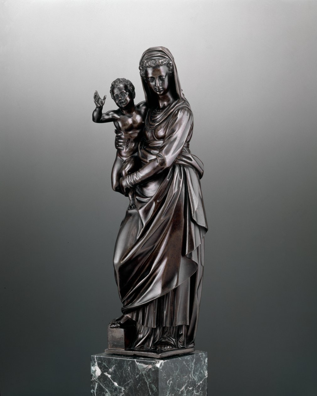 Jungfru och barn, ca 1600 (brons) av Antonio Susini