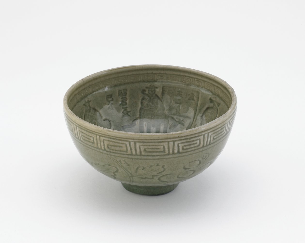 Serveringsskål i stil med Longquan ware, Serveringsskål (hachi), tidigt 1800-tal (stengods med celadonglasyr) av Aoki (attr. to) Mokubei