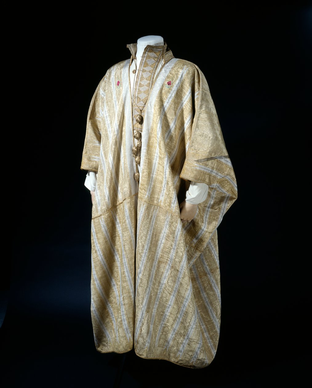 Arabisk dräkt, Arabiska halvön, 1916 (silke med guld- och silvertråd) av Arabic School