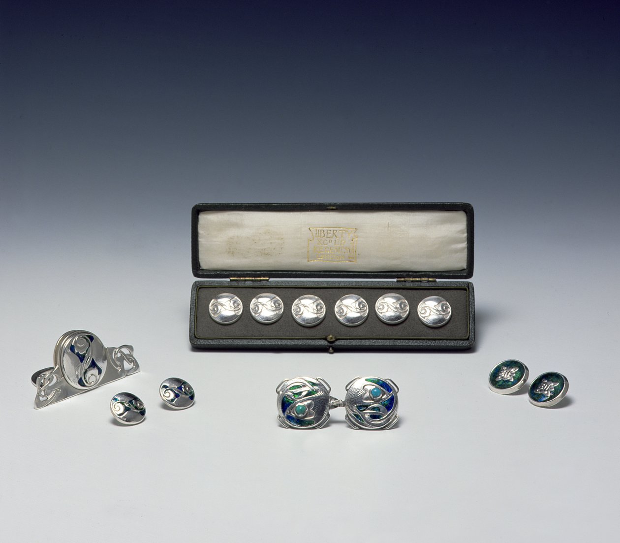 A Selection of Liberty Silverwork, c.1901-07 (silver) av Archibald Knox