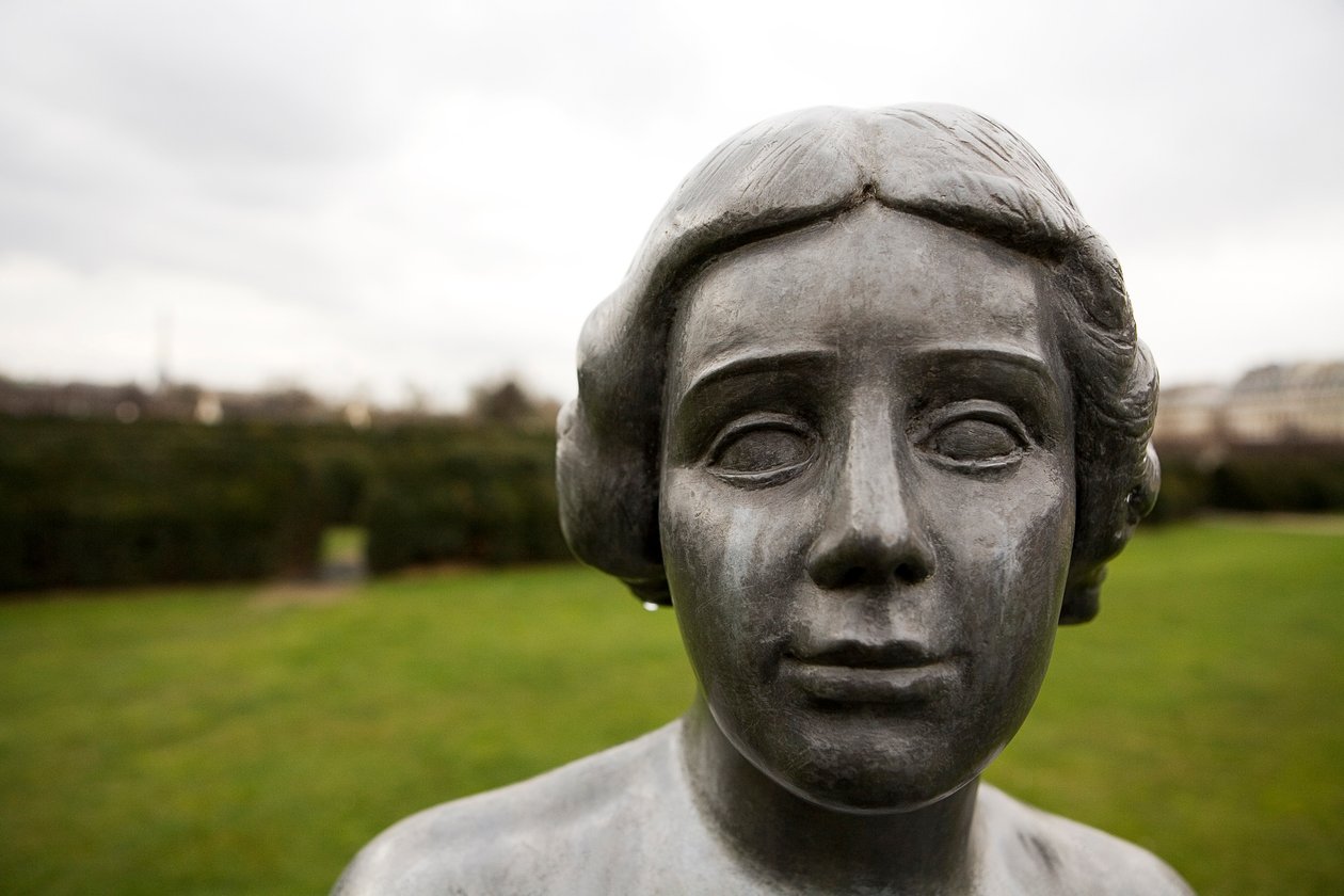 De tre nymferna, detalj (plomb) av Aristide Maillol
