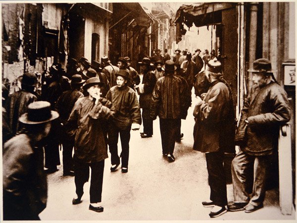Ross Alley "Street of Gamblers", Chinatown, San Francisco av Arnold Genthe