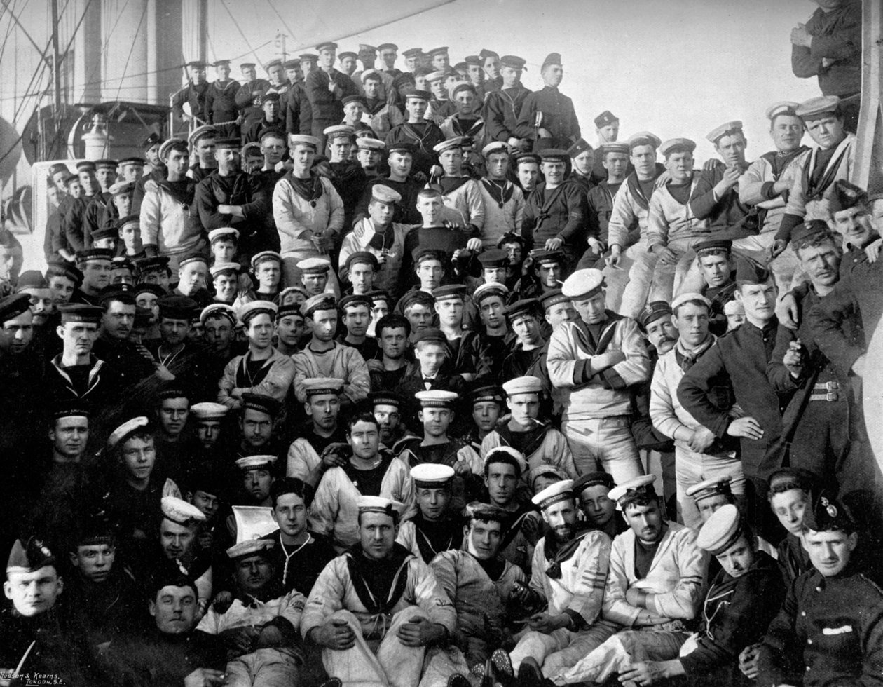 Sällskapet till den första klassens kryssare, HMS Imperieuse, 1896 av Arthur Debenham