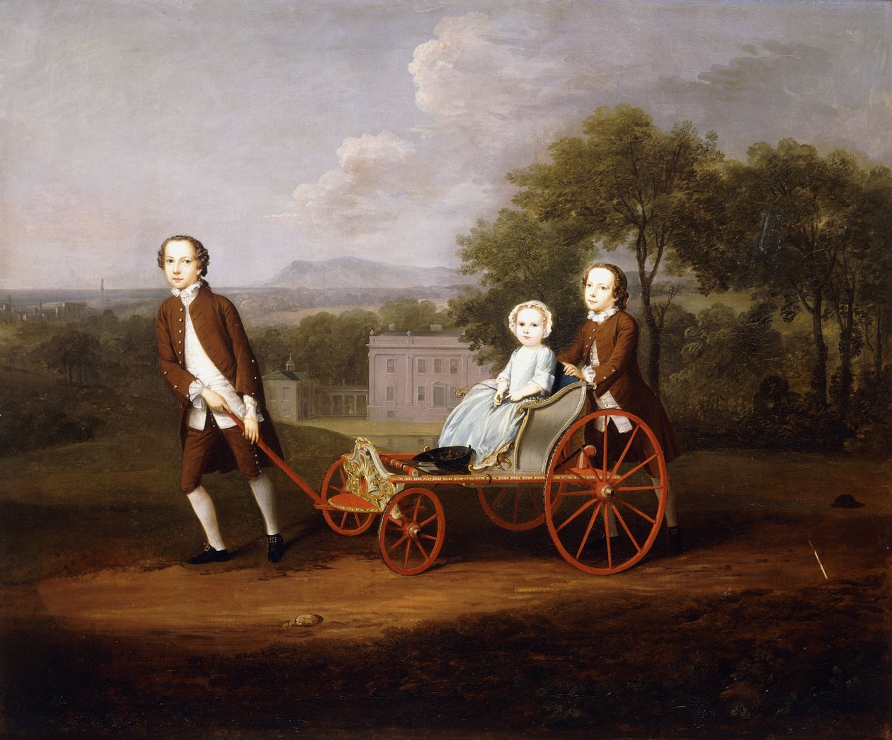 Ett gruppporträtt av tre av barnen till Peter och Mary Du Cane, alla små i full längd, lekande med en utarbetad hundvagn, på marken till ett hus på landet, 1747 av Arthur Devis