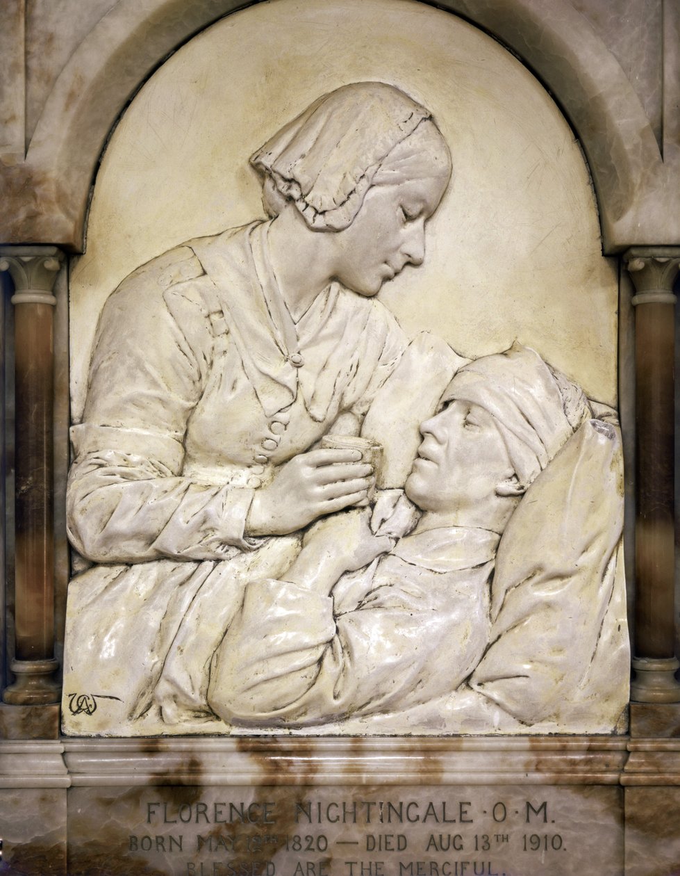 Florence Nightingale tröstar en skadad man (stuckatur-basrelief) av Arthur George Walker