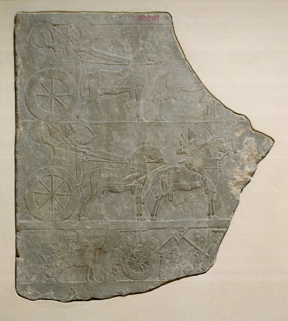 Fragment av en relief som visar den assyriska armén i strid och vila, från Palace of Ashurbanipal i Nineveh av Assyrian