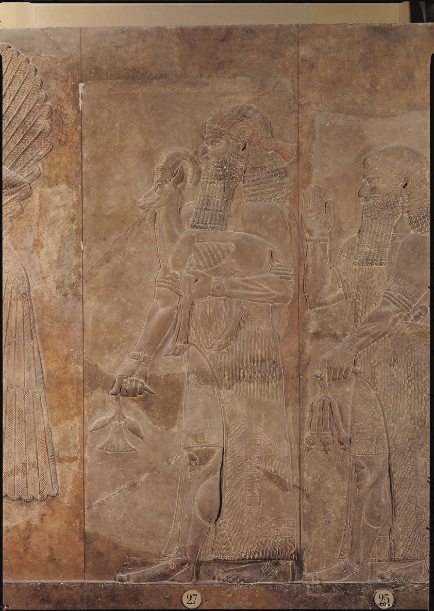 Relief föreställande Sargon II (721-705 f.Kr.) eller en präst som bär en offergasell, från Palace of Sargon II i Khorsabad, Irak av Assyrian