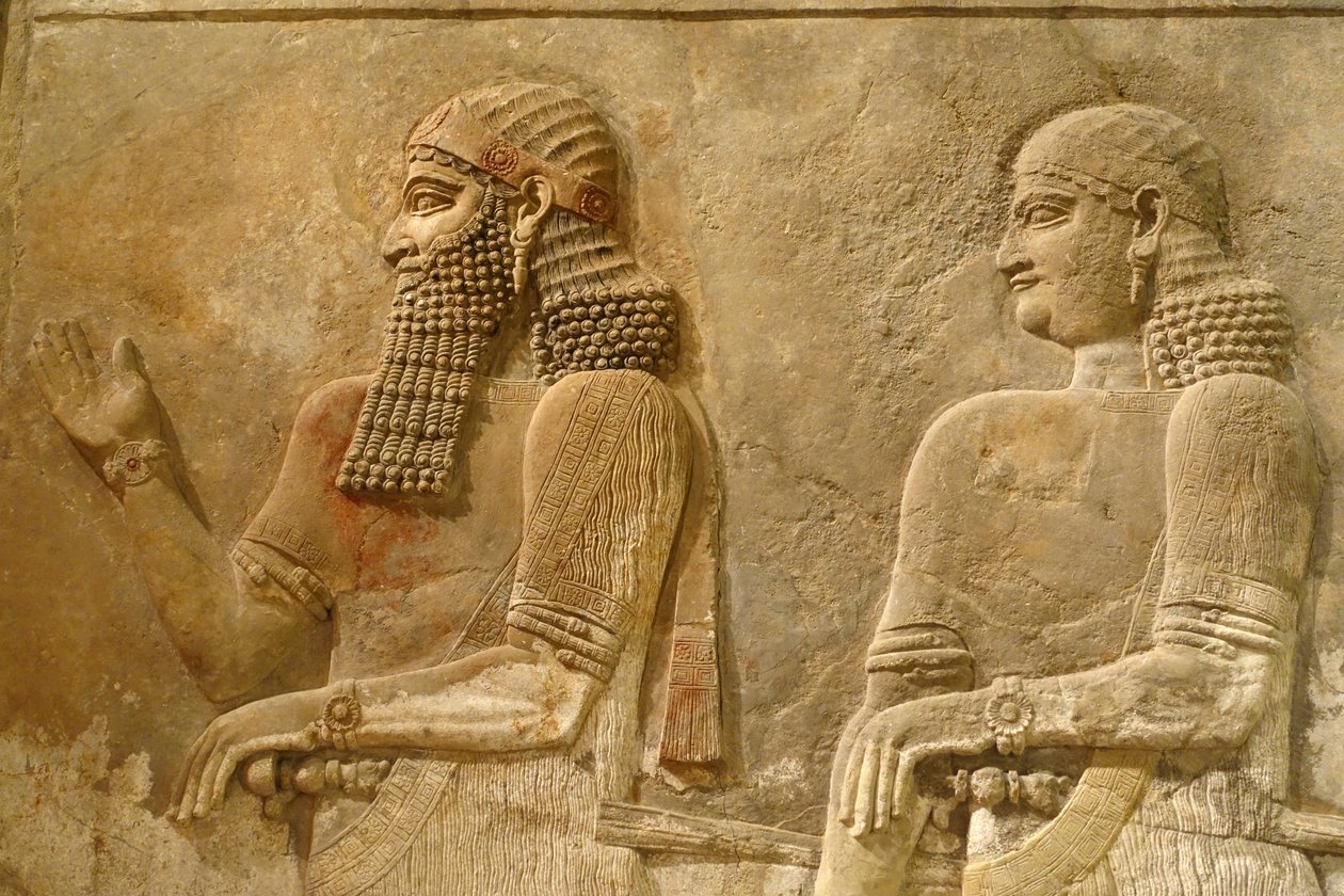 Detalj av Sargon II och vakt, relief från kung Sargons palats i Khorsabad, c.716-713 f.Kr. av Assyrian