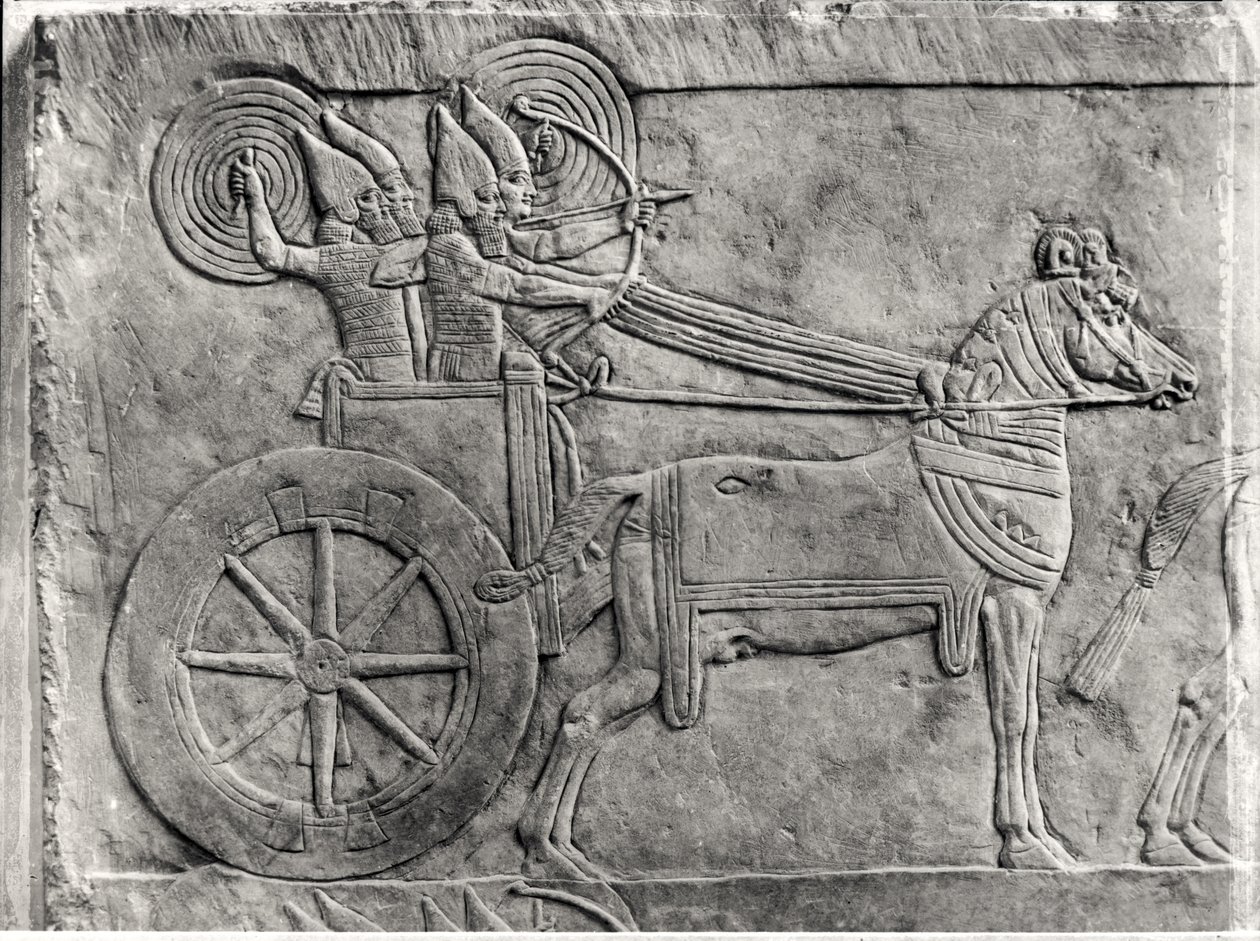 Fragment av en relief föreställande den assyriska armén i strid, från Palace of Ashurbanipal i Nineve, c.645 f.Kr. stendetalj av 161334 bw foto av Assyrian