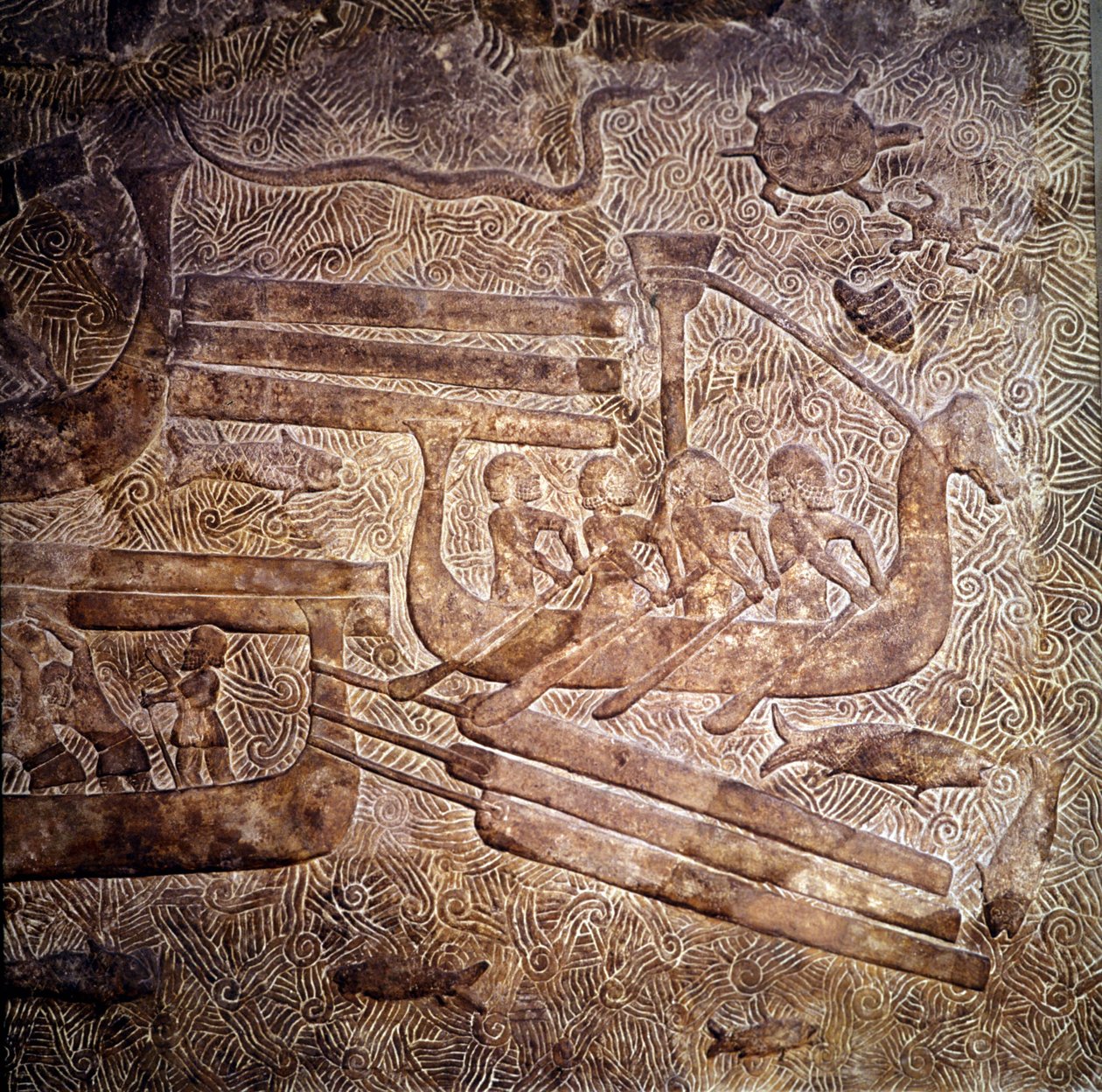 Sjöexpedition: transport av virke från Libanon längs den feniciska kusten. En representation av ett feniciskt fartyg med en enda rad roddare. Basrelief av Khorsabad (Khunsabad), 800-talet f.Kr. Neo-assyriska perioden (v 1000-612 f.Kr.), Mesopotamien. Louvr av Assyrian