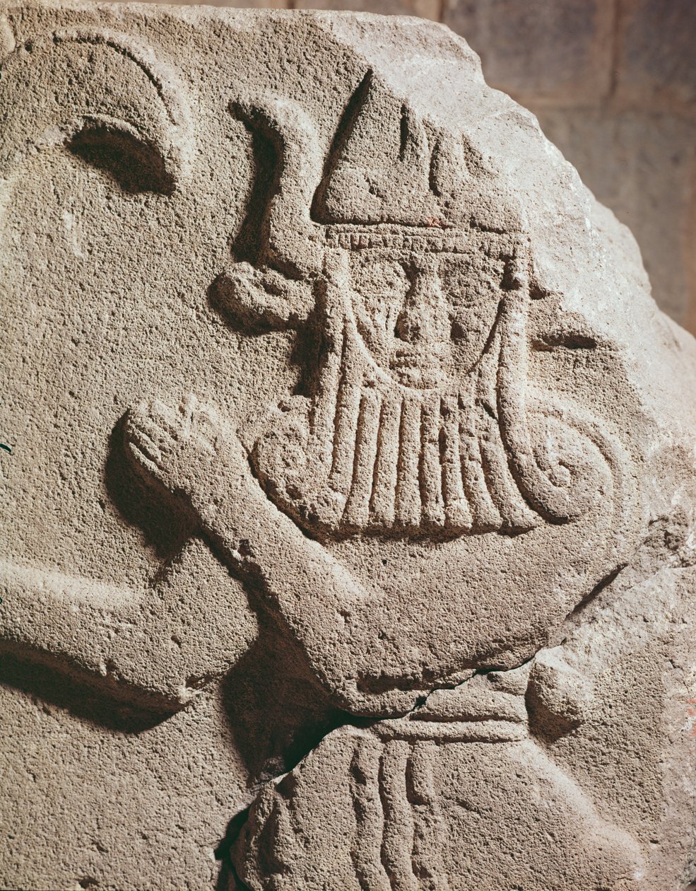 Relief föreställande en hetitisk idol, 1000-800-talet f.Kr av Assyrian School