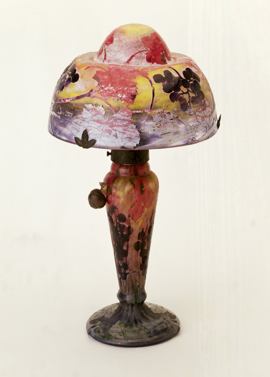 Skulpturerad och etsad bordslampa (glas) av Auguste Daum