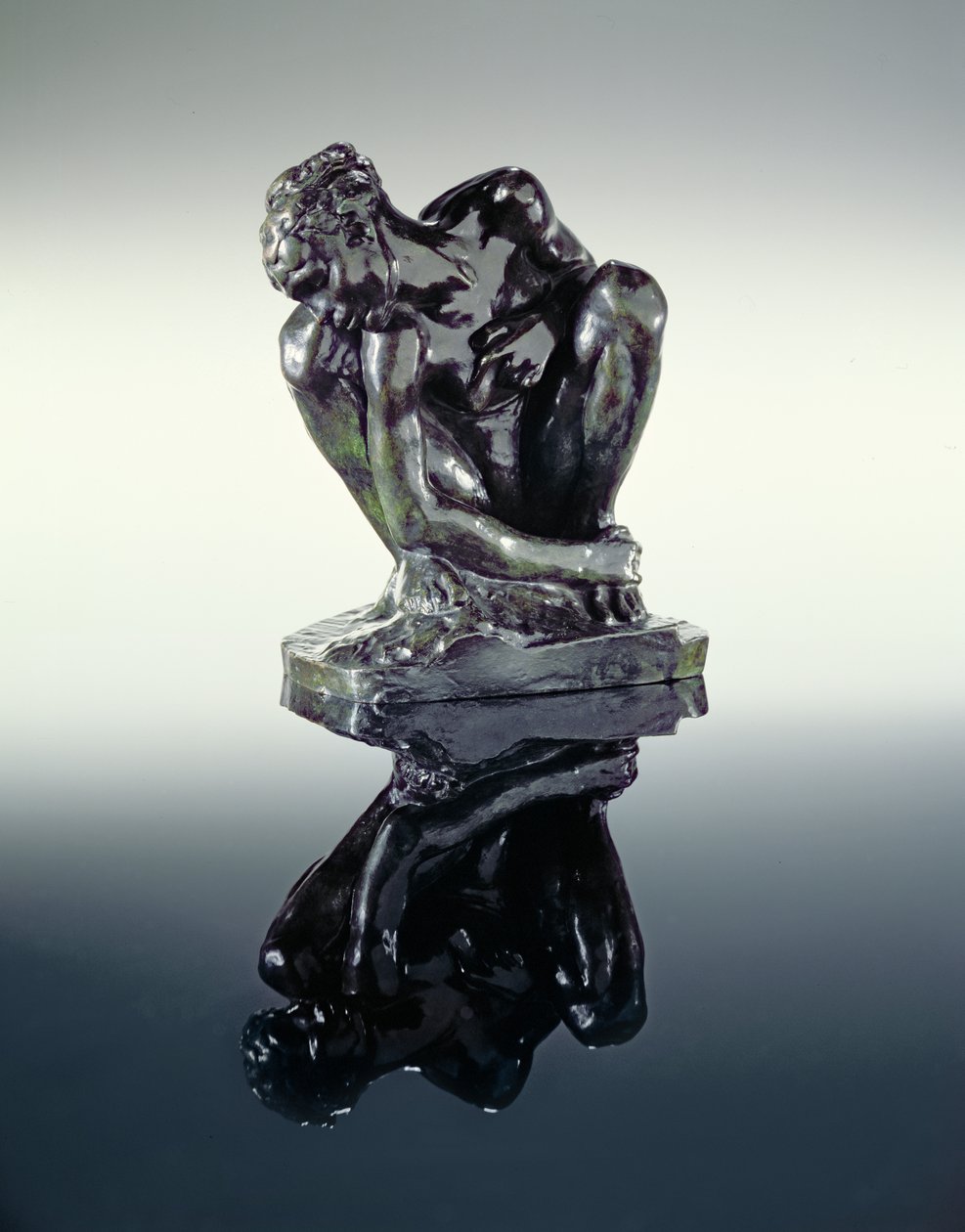 Hukande naken av Auguste Rodin