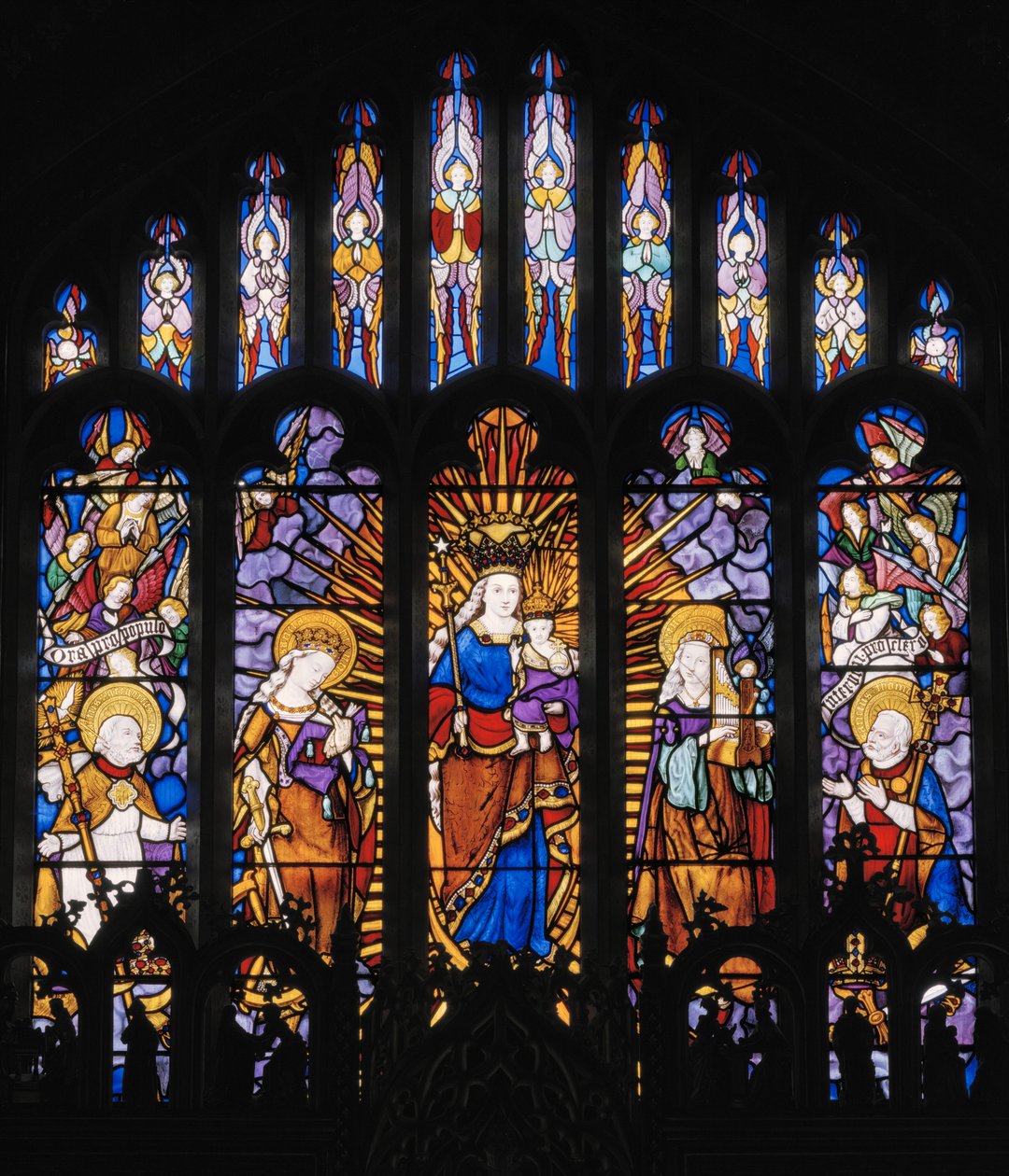 Centralt fönster i absiden, Virgin & Child with Saints, 1837 (målat glas) av Augustus Welby Northmore Pugin