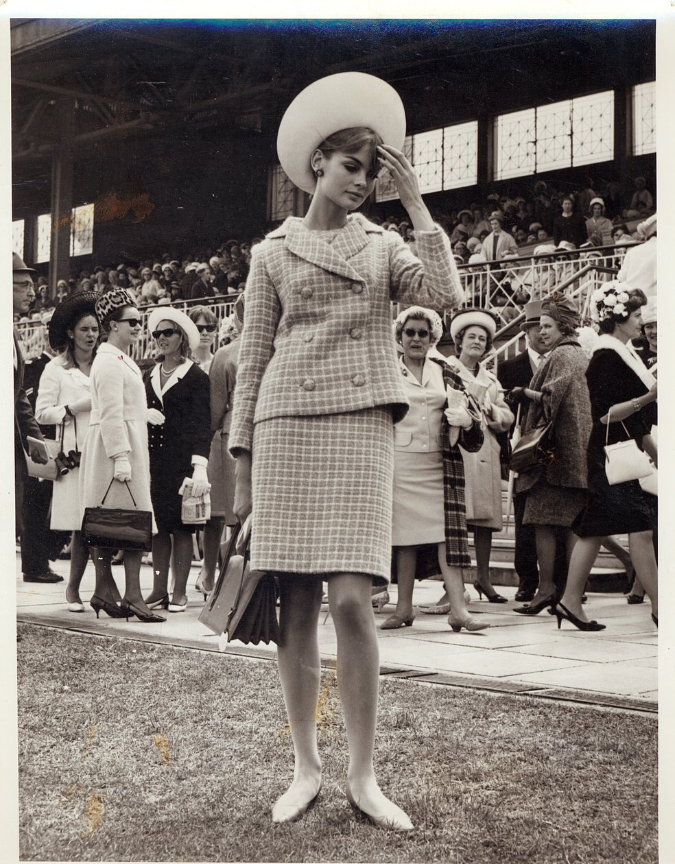 Jean Shrimpton (f.1942) vid Melbourne Cup 1965 av Australian Photographer
