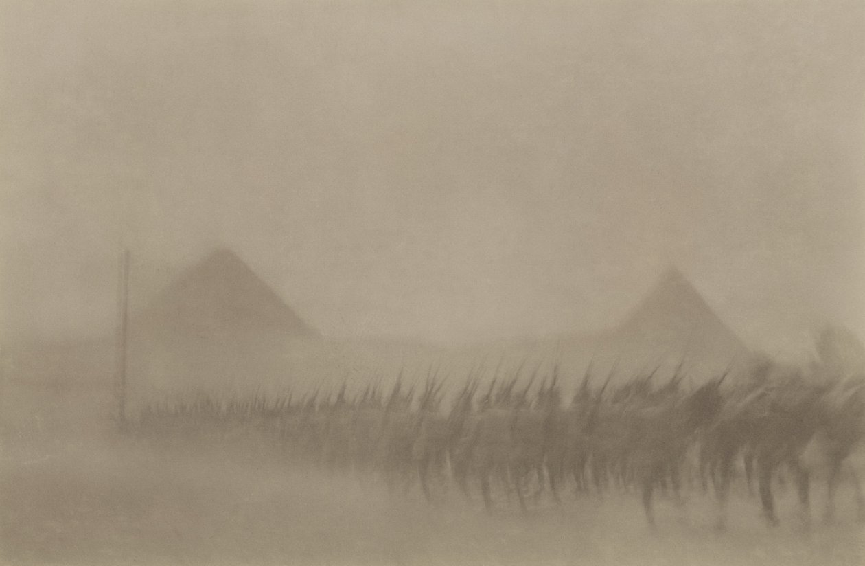 Australiskt infanteri som marscherar under en dammstorm, som i Egypten är känd som en Khamseen, 1915 av Australian Photographer