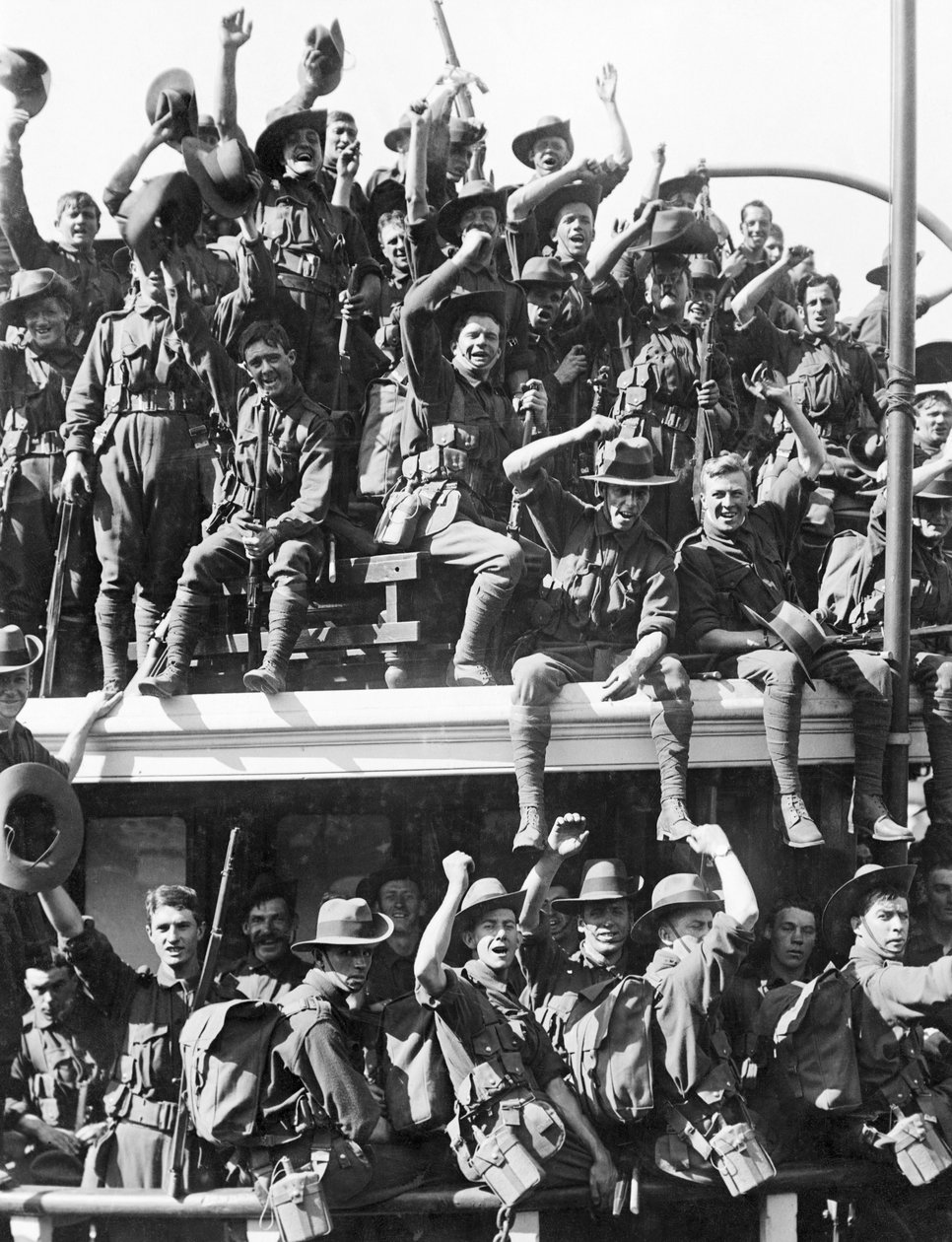 Ombordstigning av Australian Naval and Military Expeditionary Force (AN&MEF) för Nya Guinea, 19 augusti 1914 av Australian Photographer