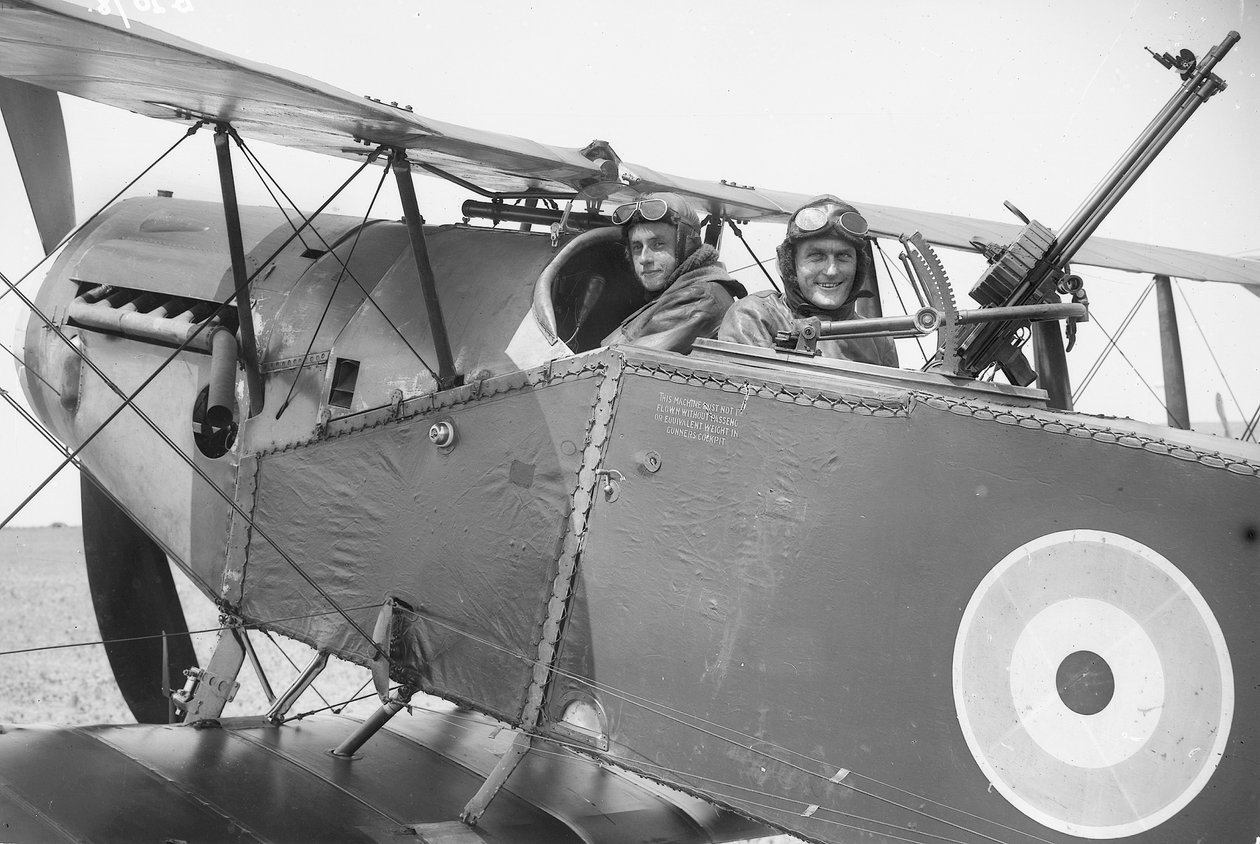 Löjtnant Brown (vänster) och löjtnant G Finlay (höger), från Australian Flying Corps i en Bristol Fighter-maskin, ca. december 1917 av Australian Photographer