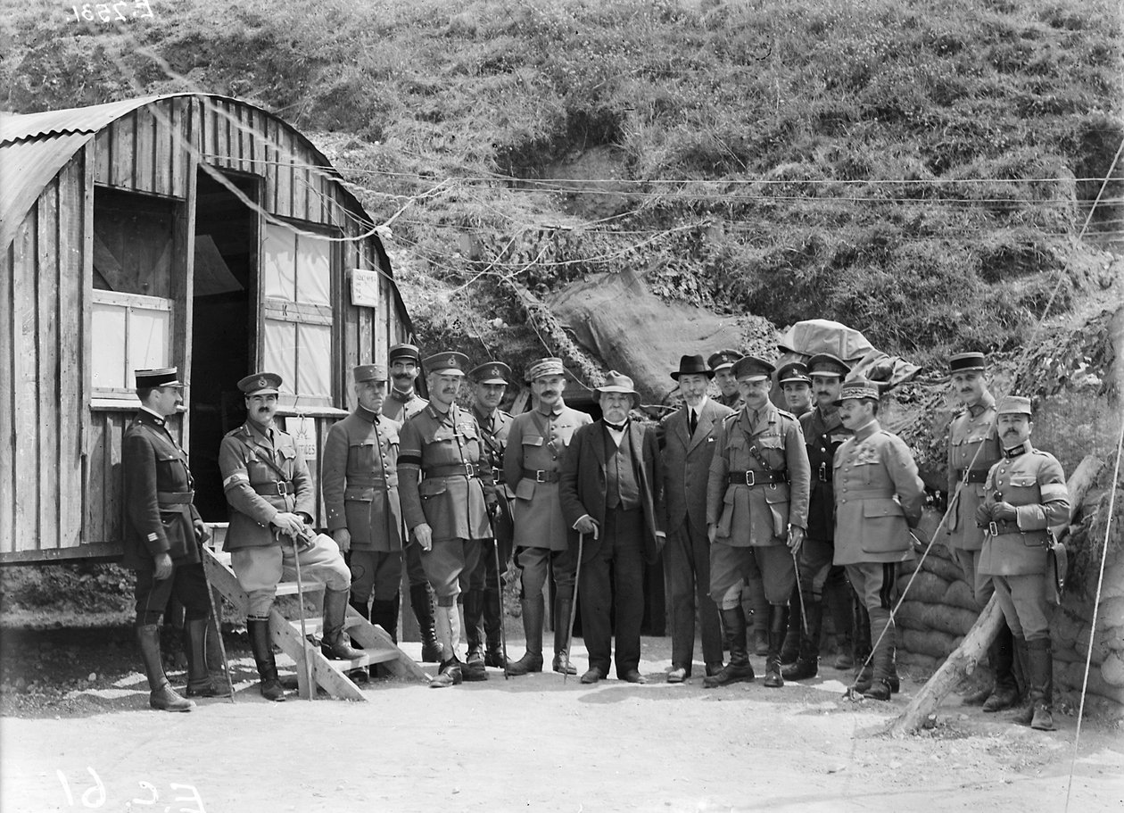 M. Georges Benjamin Clemenceau, den franska premiärministern, besökte 4:e divisionen, ett enda besök vid den australiensiska fronten, 7 juli 1918 av Australian Photographer