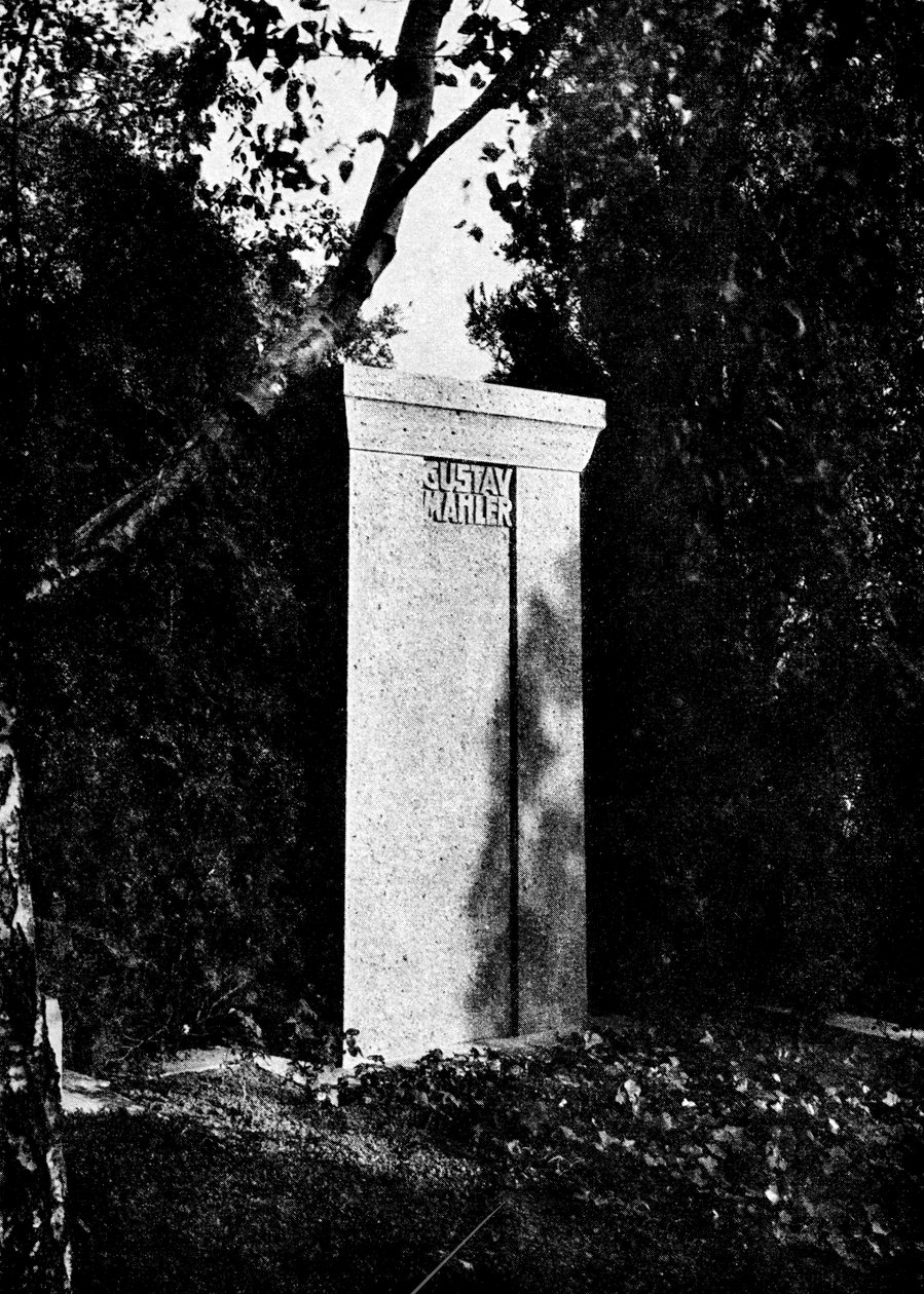 Vy över Gustav Mahlers gravsten av Austrian Photographer