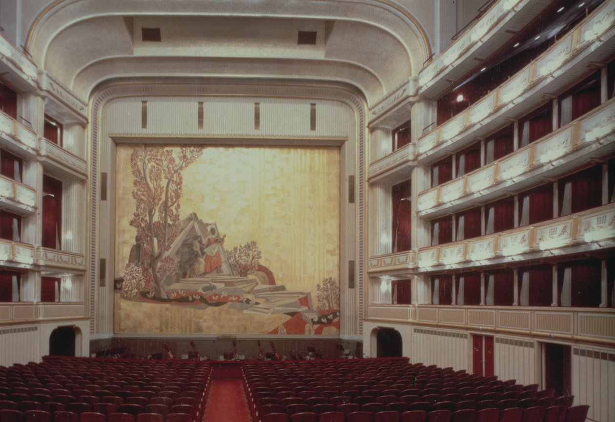 Auditorium för Wiener Staatsopera som visar en scen från Orpheus, förstörd 1945, återuppbyggd och öppnad igen 1955 av Austrian Photographer
