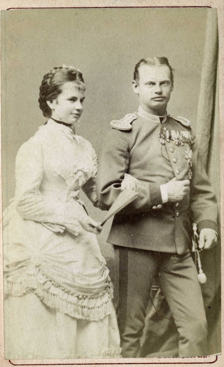 Porträtt av Gisele Louise Marie, ärkehertiginna av Österrike och prinsessan av Baviere (1856-1932) med prins Leopold av Baviere (1846-1930). Fotosamling "" Till förrtidens soldater"". av Austrian Photographer