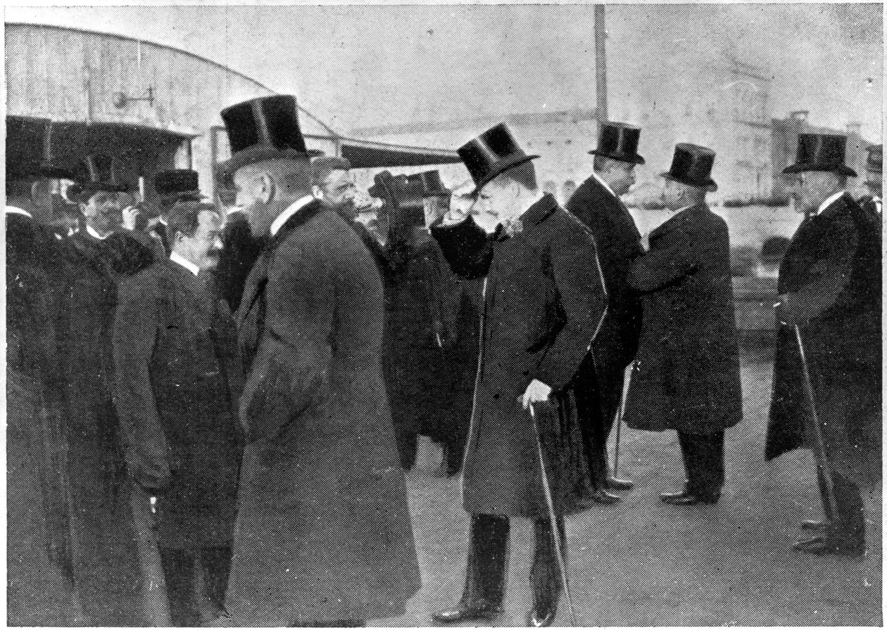 Scenen för mordet på ärkehertigen Franz Ferdinand och hans fru Sophie, hertiginnan av Hohenberg, 1914 av Austrian Photographer