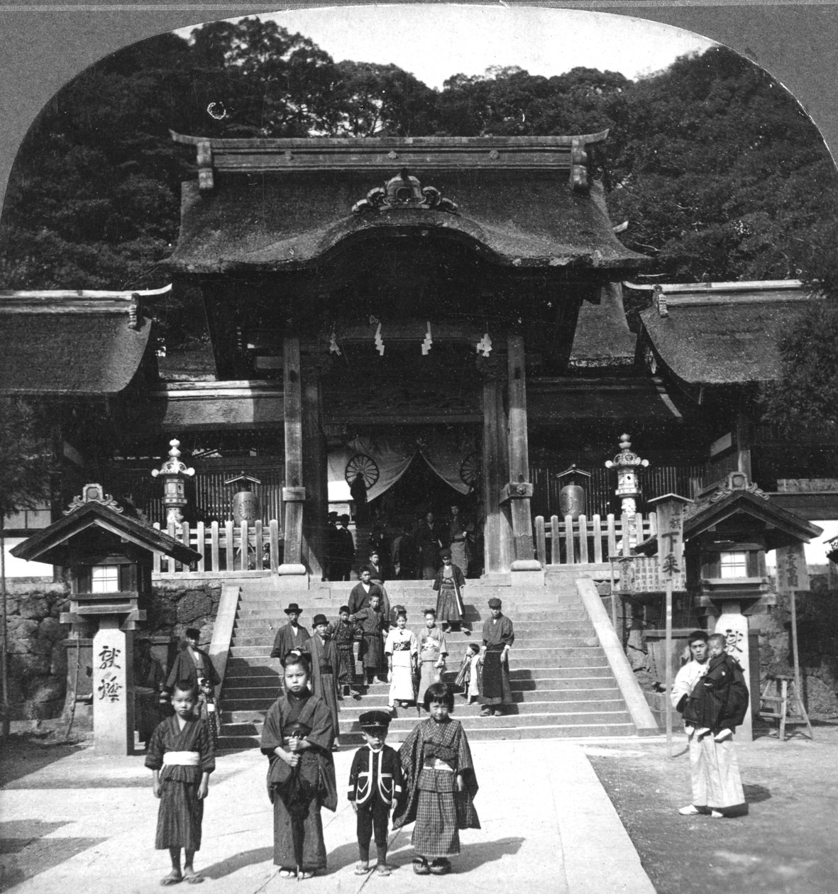 Osua-templet, Nagasaki, Japan, 1901. av B. L. Singley