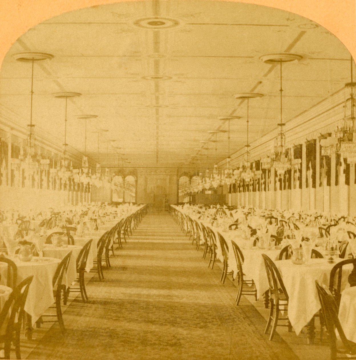 Matsal, Grand Union Hotel, Saratoga, världens största matsal, 1882. av B. W. Kilburn
