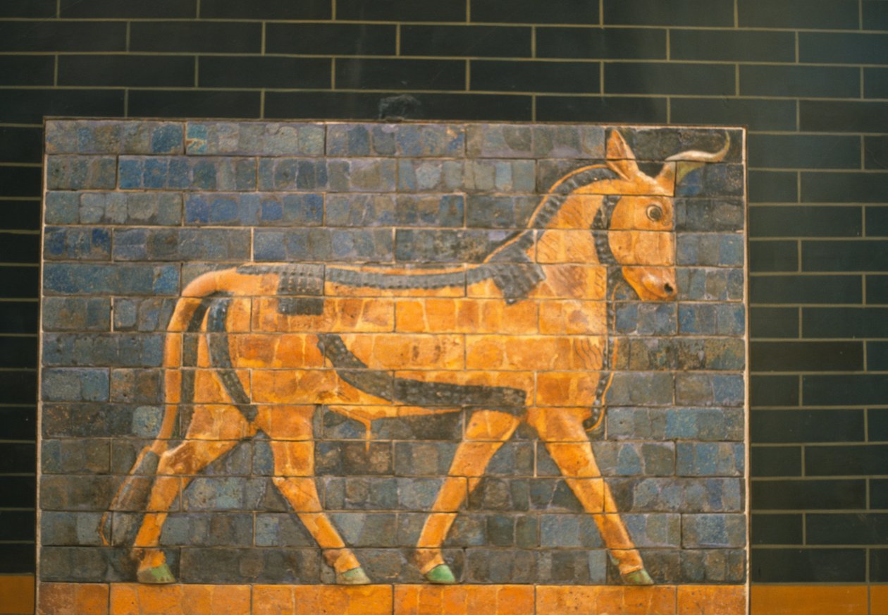 Bull, från Babylon (glaserade tegelstenar) av Babylonian