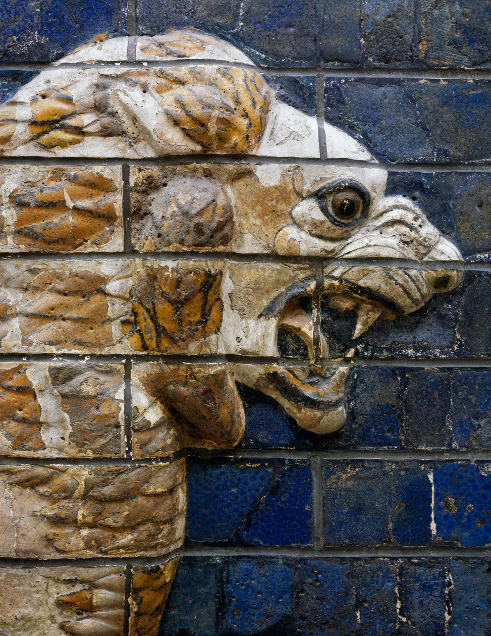 Lejonhuvud, detalj från glaserade tegelplattor som föreställer mytologiska djur som prydde processionsvägen till Ishtarporten i Babylon under Nebukadnessar II:s regeringstid (604-562 f.Kr.). Babyloniska civilisationen, 7-600-talet f.Kr. av Babylonian