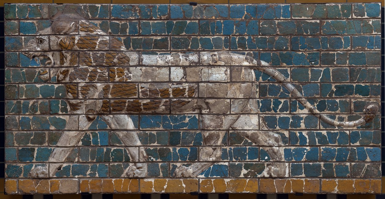 Babylons processionsväg erigee under Nebukadnessar II:s styre (605-562 f.Kr.): detalj av Ishtarporten som visar ett mosaiskt lejon av tegelstenar. Babylon - Arkeologiskt museum Istanbul av Babylonian