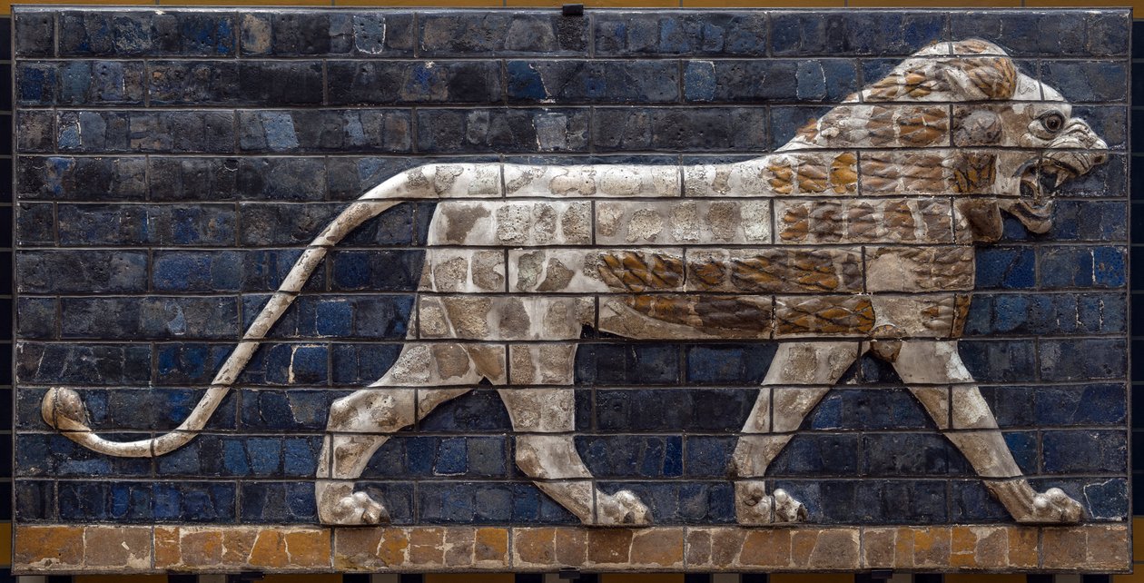 Babylons processionsväg erigee under Nebukadnessar II:s styre (605-562 f.Kr.): detalj av Ishtarporten som visar ett mosaiskt lejon av tegelstenar. Babylon - Arkeologiskt museum Istanbul av Babylonian