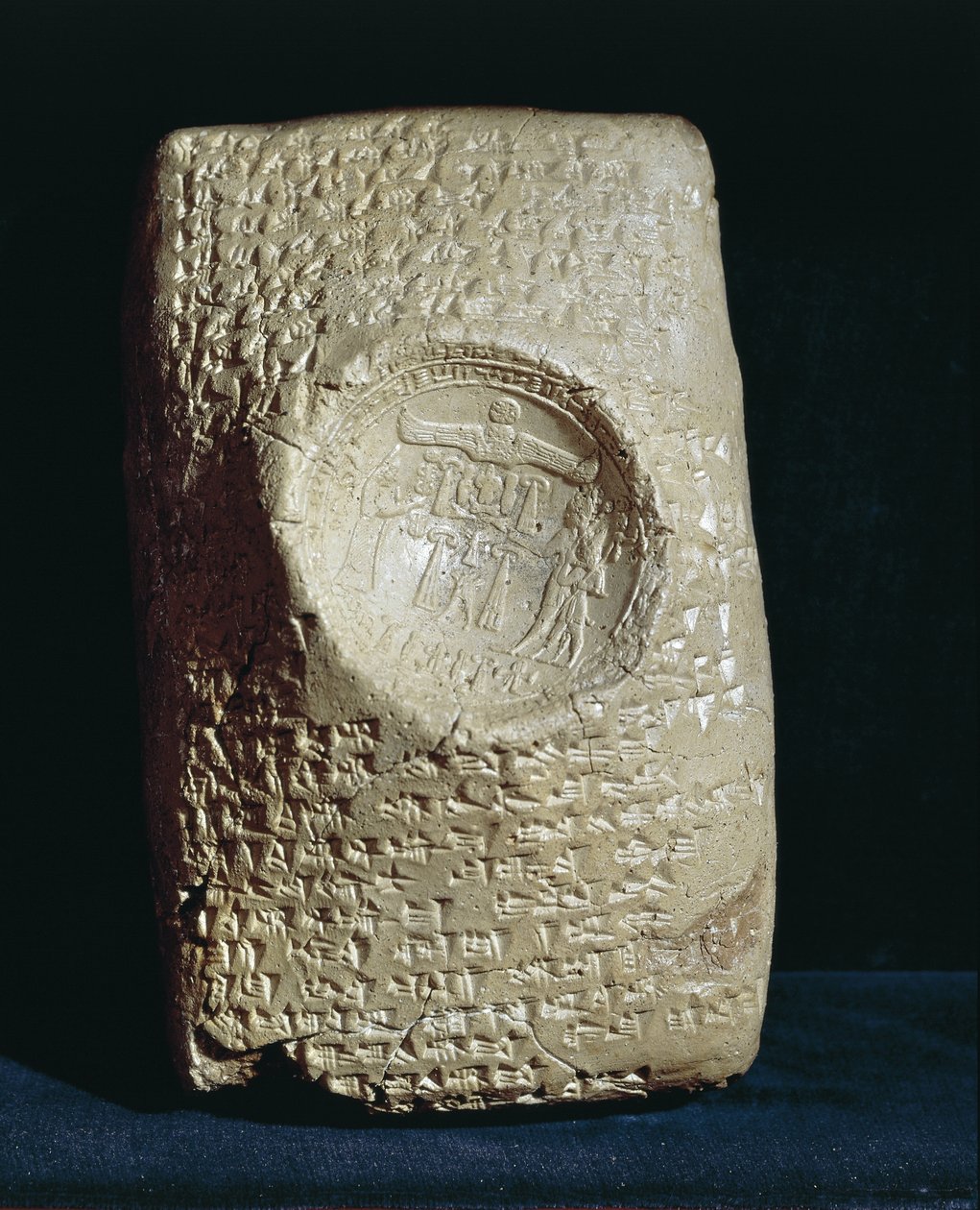 Tavla skriven med babylonisk kilskrift som kommer från ruinerna av det antika Ugarit (moderna Ras-Shamra) av Babylonian Babylonian