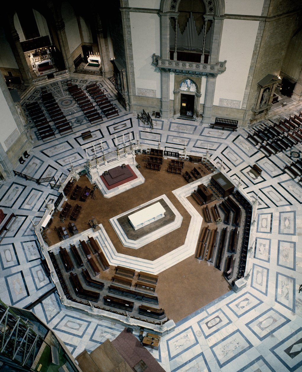 Utsikt över den åttkantiga marmorkören gjord av Baccio Bandinelli (1488-1560) (Bartolommeo Brandini), inuti katedralen i Florens (Duomo Santa Maria del Fiore). 1555, Florens, Italien av Baccio Bandinelli
